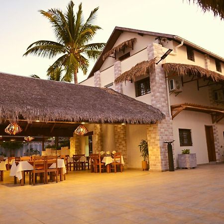Hotel Baobab Cafe Morondava Extérieur photo