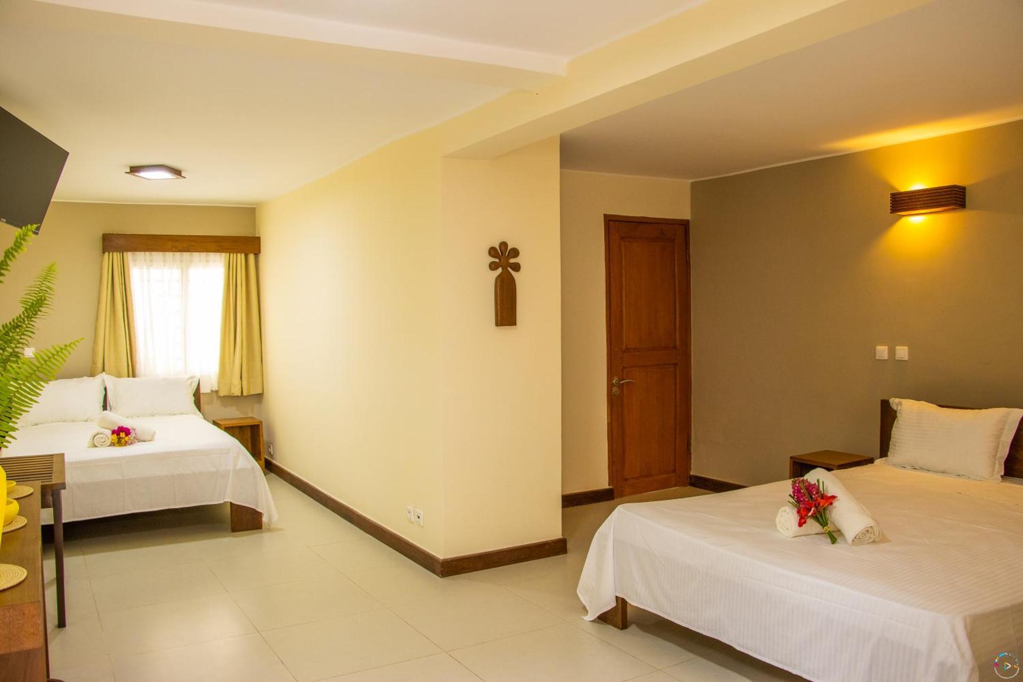 Hotel Baobab Cafe Morondava Extérieur photo