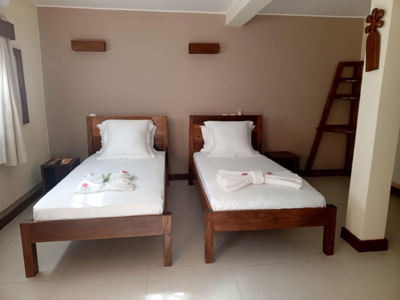 Hotel Baobab Cafe Morondava Extérieur photo