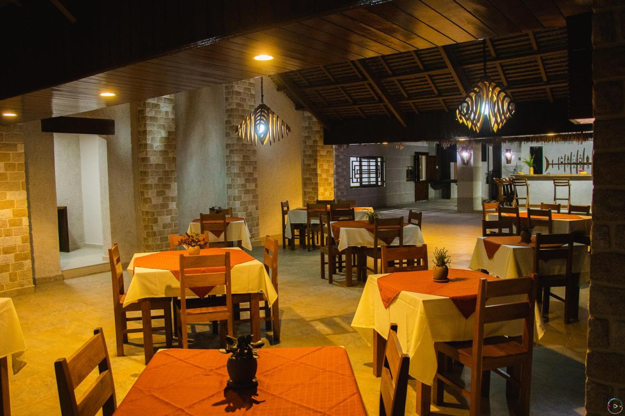 Hotel Baobab Cafe Morondava Extérieur photo