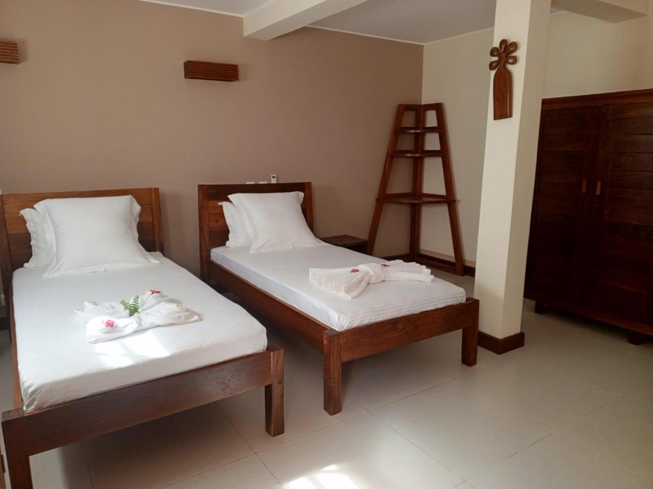 Hotel Baobab Cafe Morondava Extérieur photo