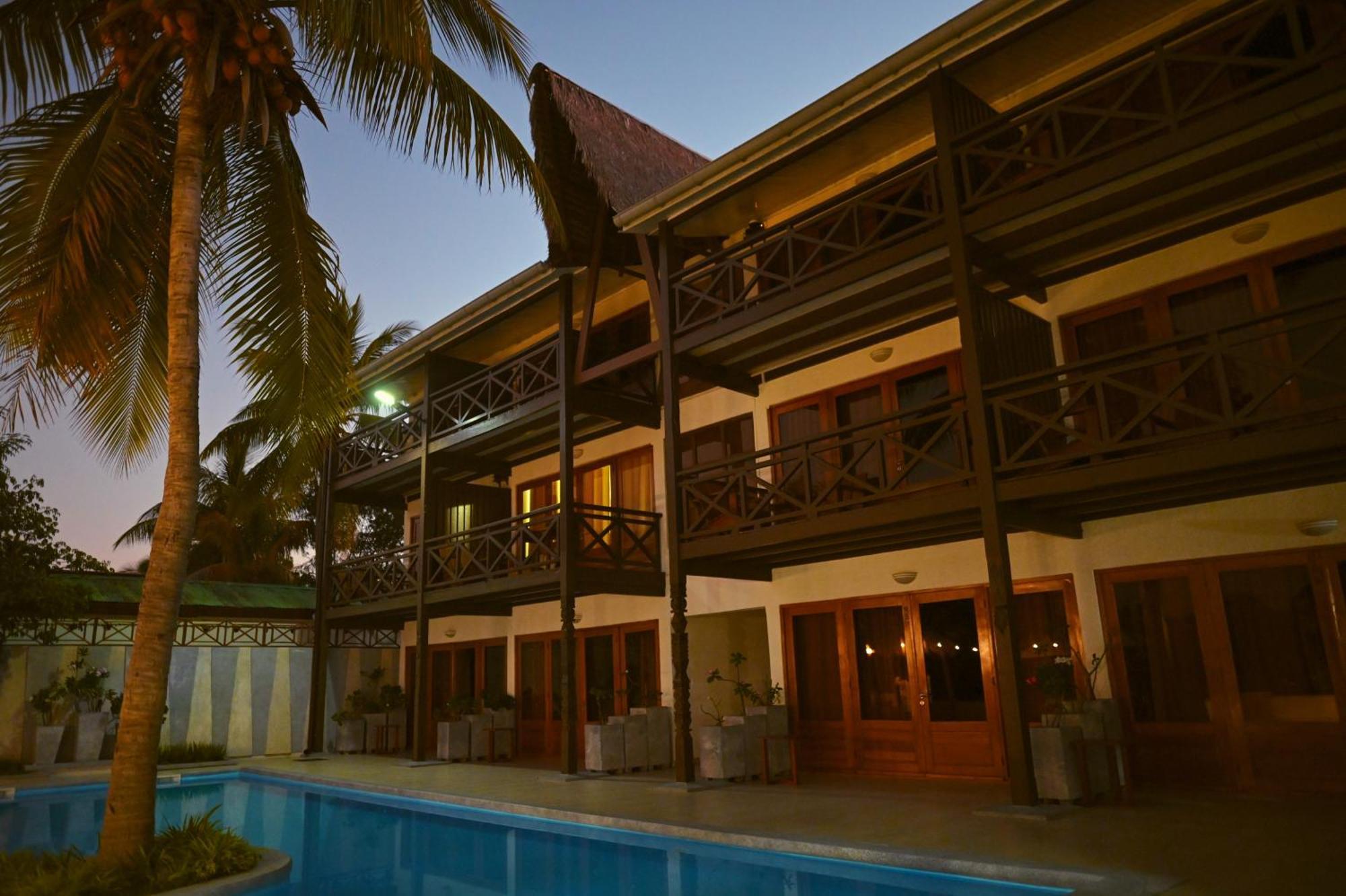 Hotel Baobab Cafe Morondava Extérieur photo