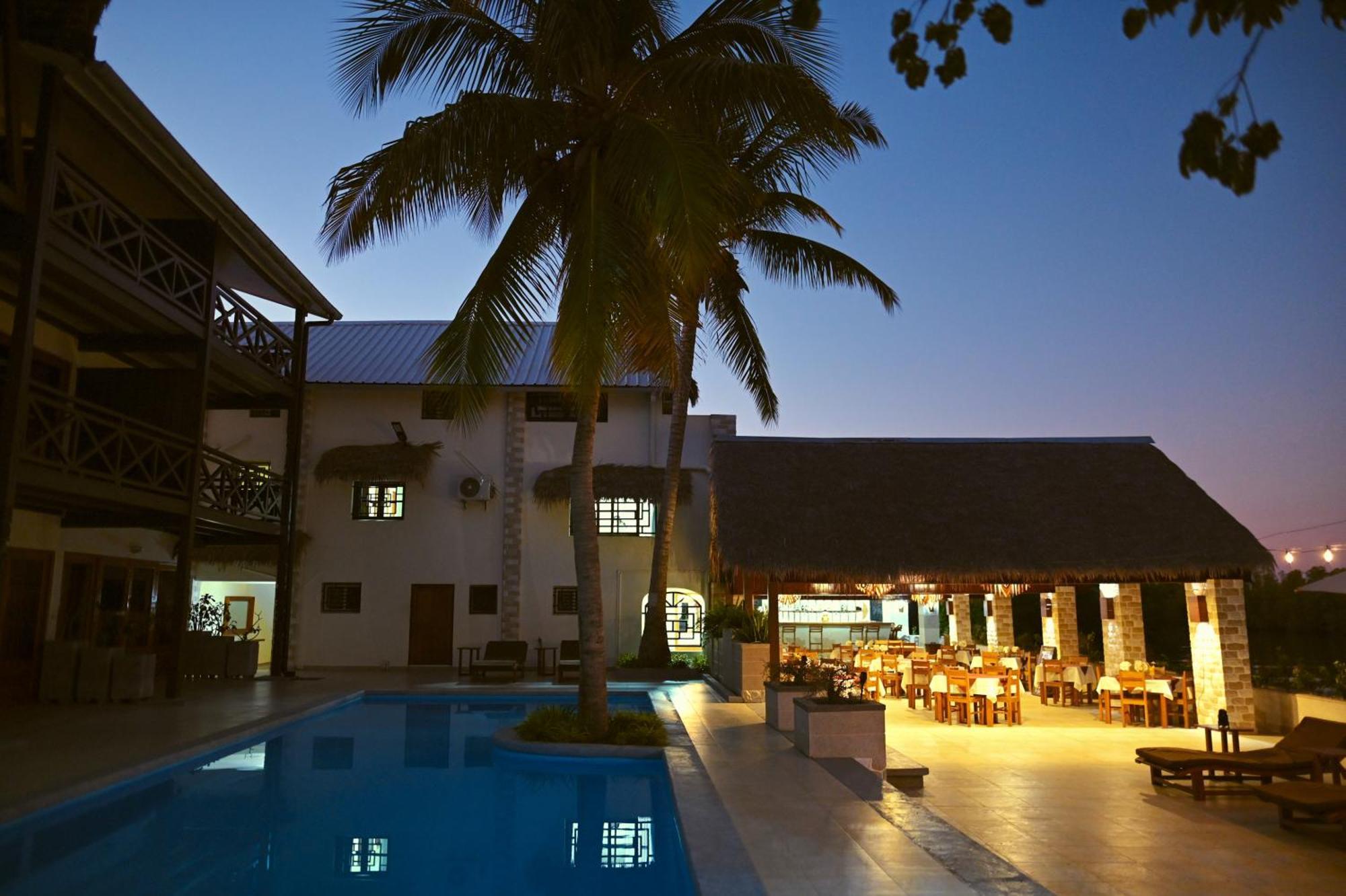 Hotel Baobab Cafe Morondava Extérieur photo