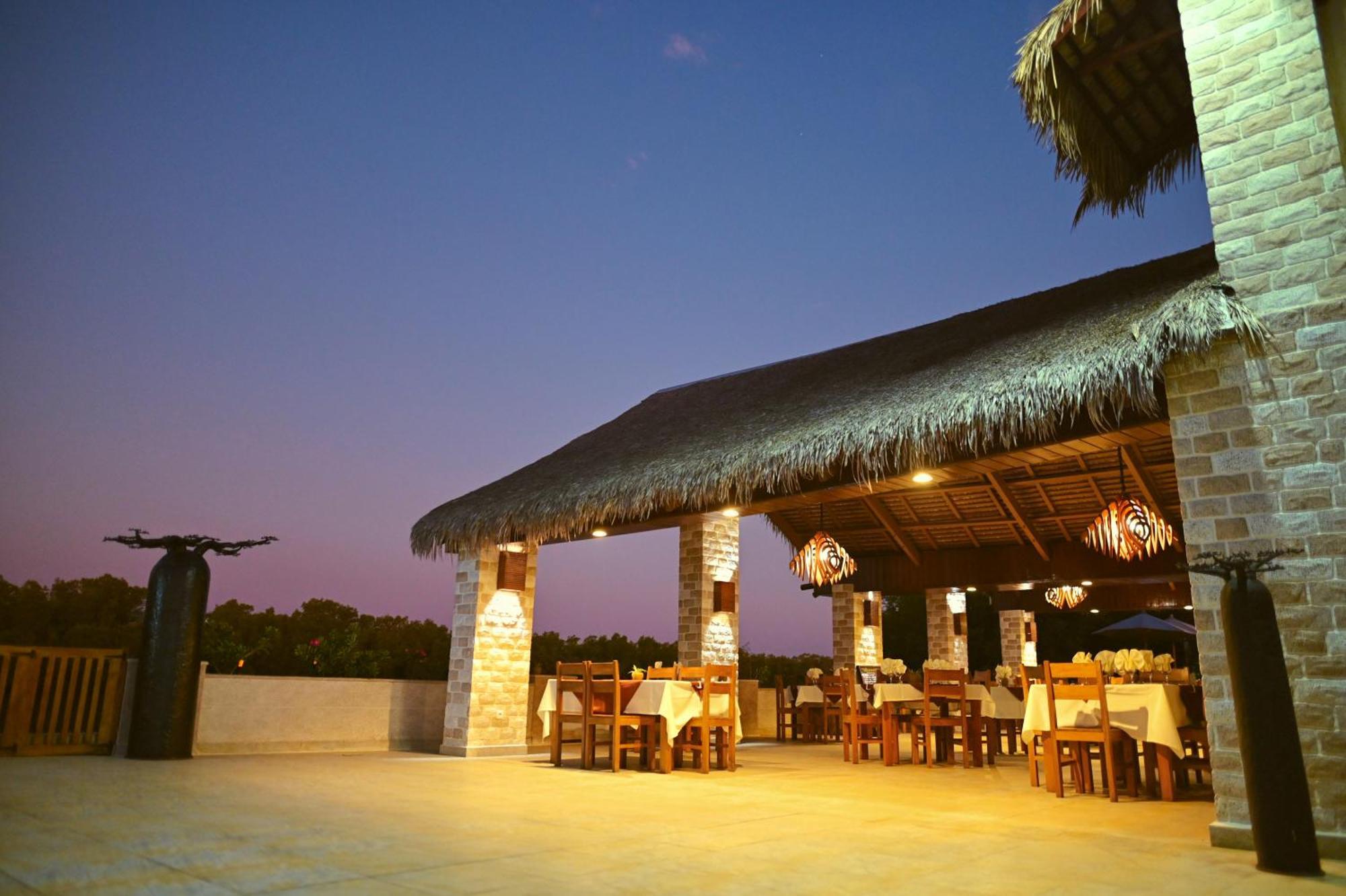 Hotel Baobab Cafe Morondava Extérieur photo
